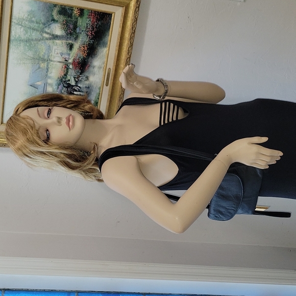 Black cowhide leathder crossbody purse. Very soft and lots of pockets. - Picture 9 of 12